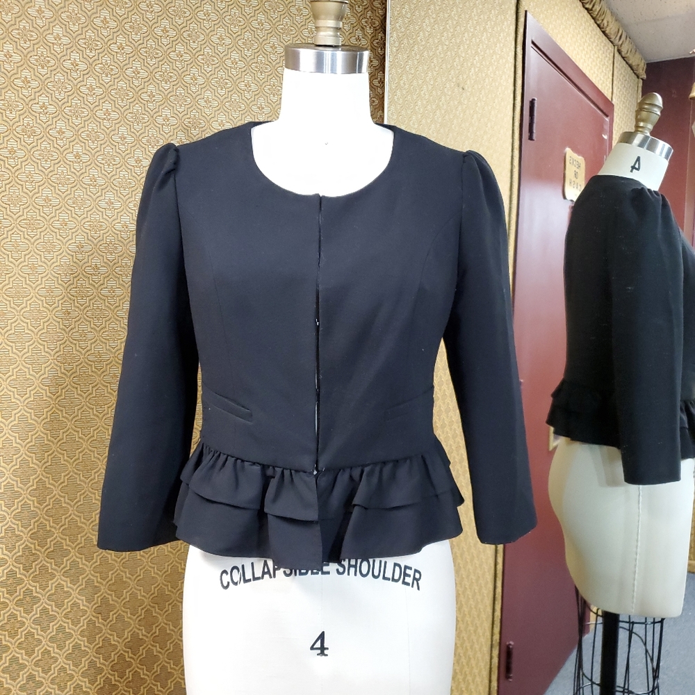 🔸️Black Ruffled Blazer